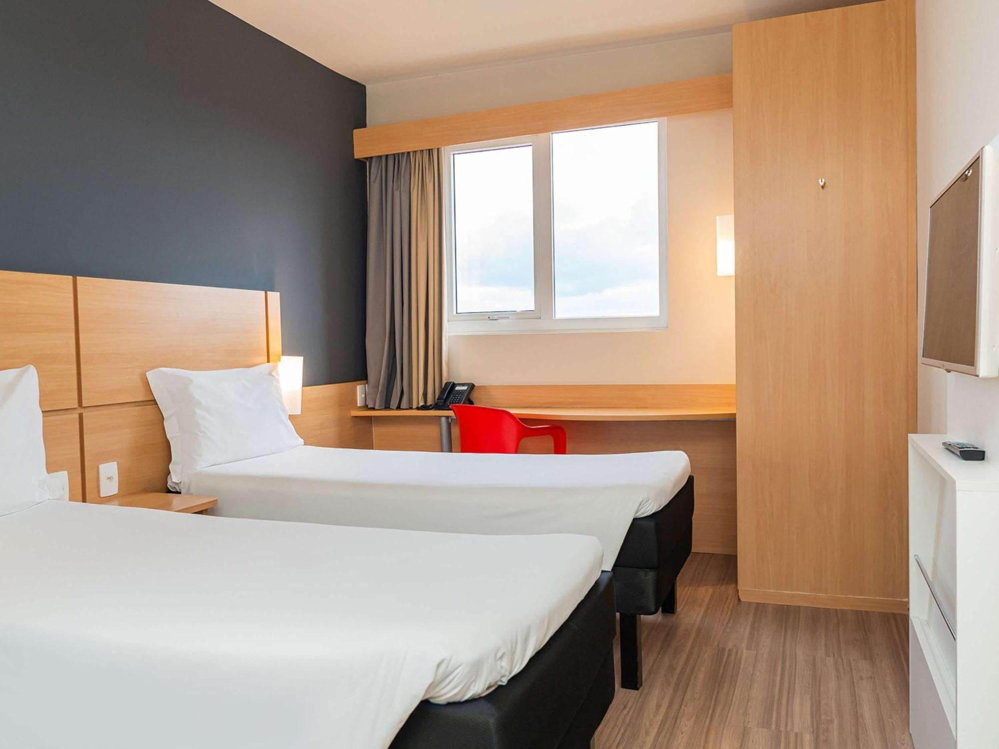Ibis Chapeco Hotel Exterior foto