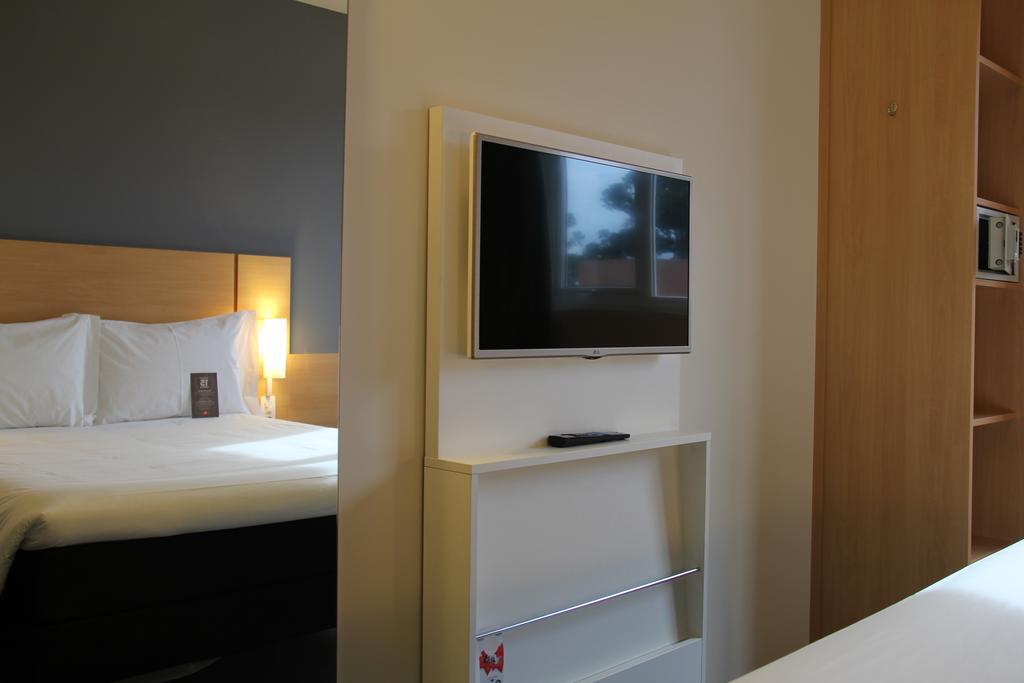 Ibis Chapeco Hotel Exterior foto